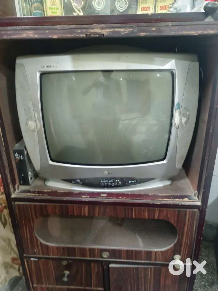 Good condition wooden tv trolley set for sale