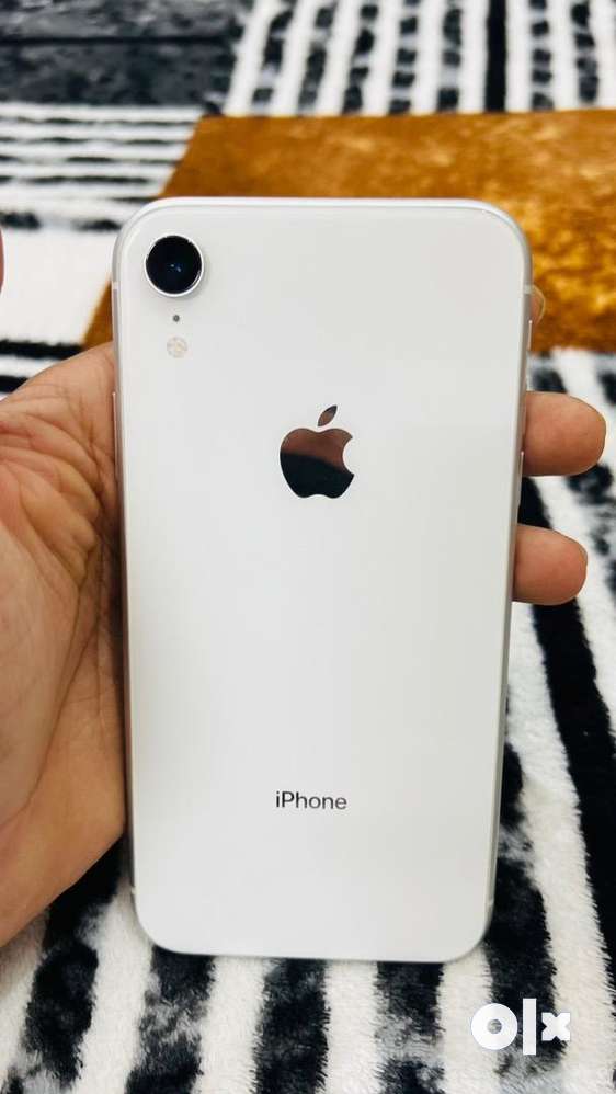 iPhone XR 64 GB NEW LIKE CONDITION EXCEPT BATTERY