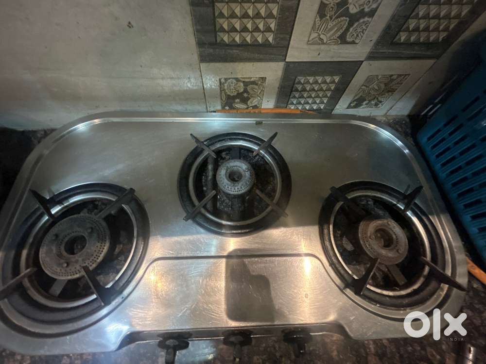 3 burner has stove