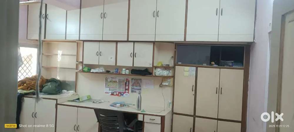 1 vacany for bachelor