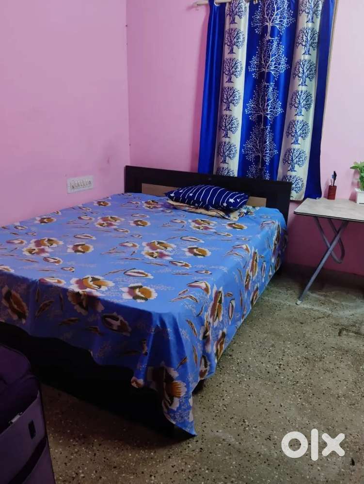 One Room for Ladies Working or Students