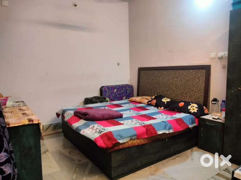 1 or 2 girl roommates needed near maitri vihar police station