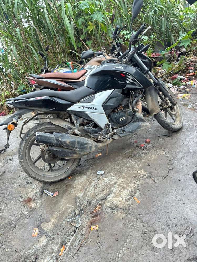 Apache 160 4 v bs6 model black