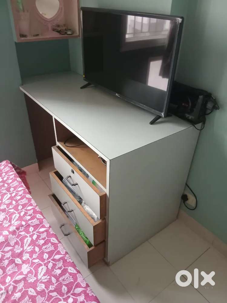 Study table  for sale in brand new condition