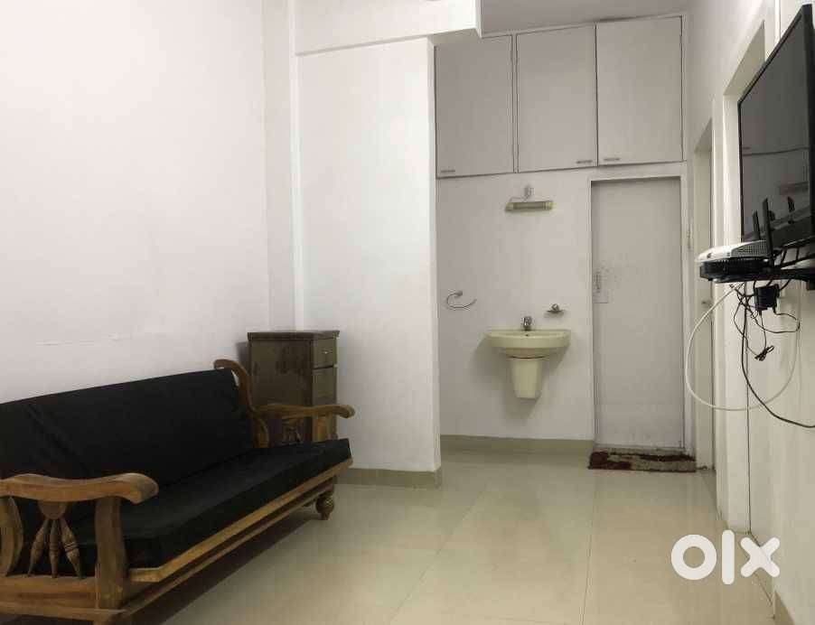 Fully Furnished Shared Flat In Vile Parle West- Only For Males