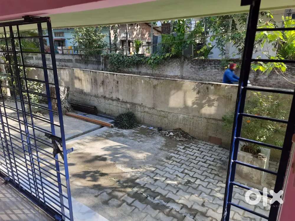 Two personal bed room pipe gas road side behind stephens school