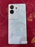 very new phone of a zeet black person new condition