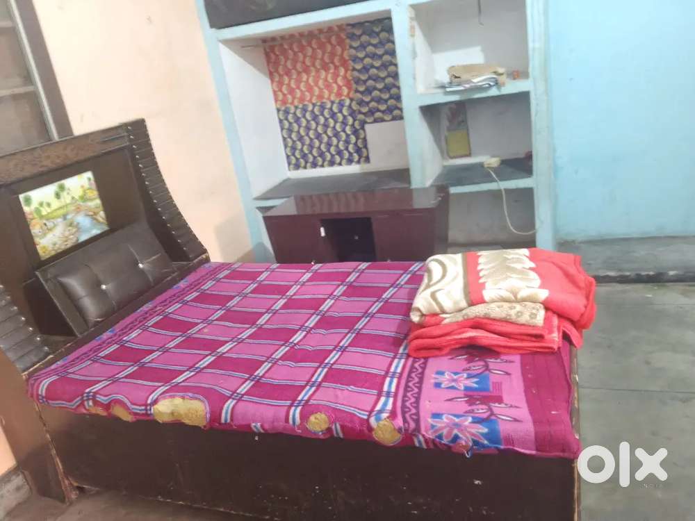 2 Room sets are available for rent and for boys only