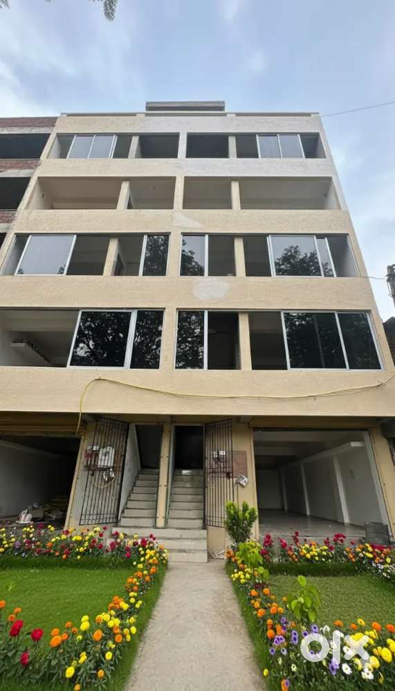 SHOWROOM SALE G+4 1 LAC INCOME