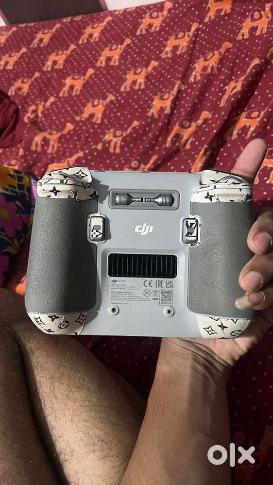 Dji RC remort and 2 battery and charger