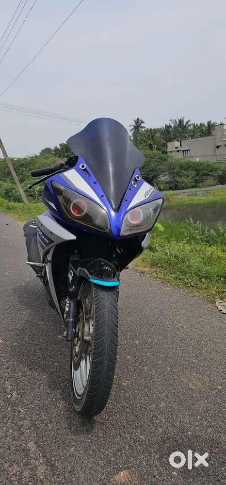 Yamaha R15 v2