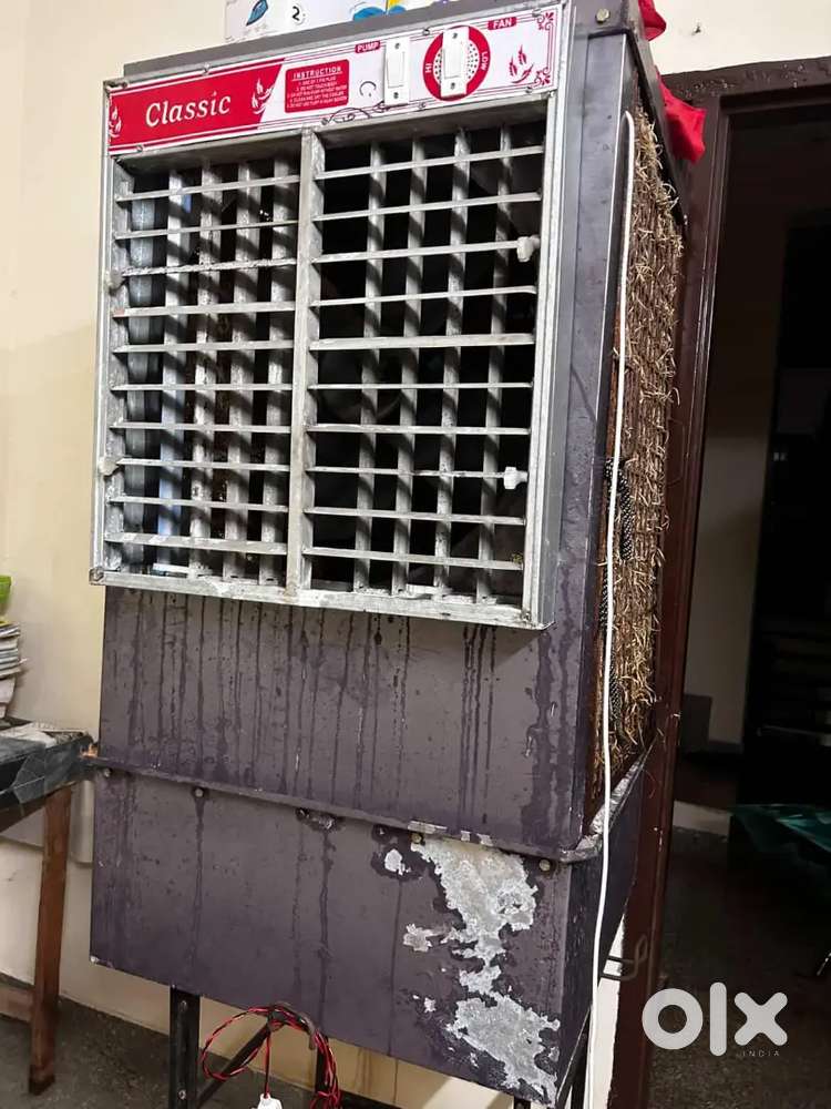 Selling 4month old Cooler