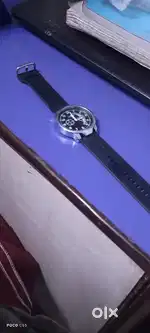 Best analog  watch,it shows date,day, time .new condition 4 months old