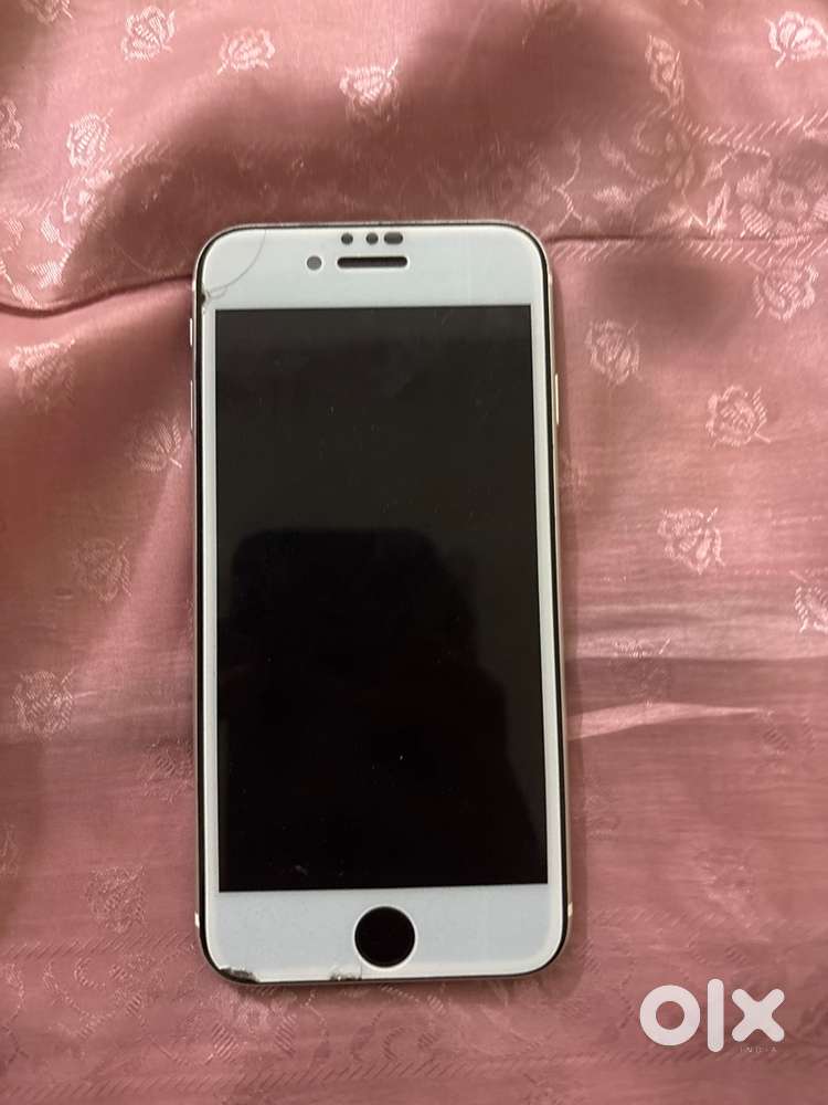 Iphone se 2020 battry replaced and under warrenty of 6 month