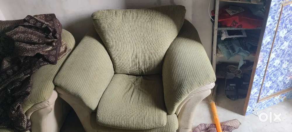 Old maharaja sofa rs.7000