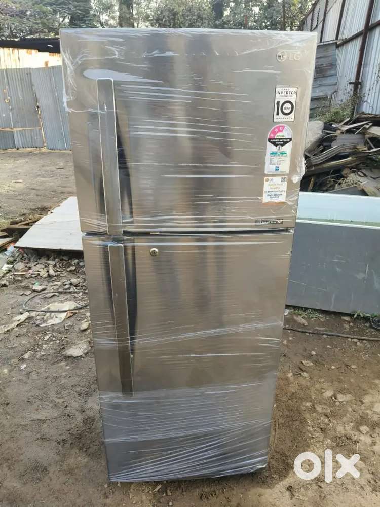 DOUBLE DOOR FRIDGE AVAILABLE FOR SALE.