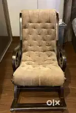 Classic Wooden Rocking Chair – Excellent Condition