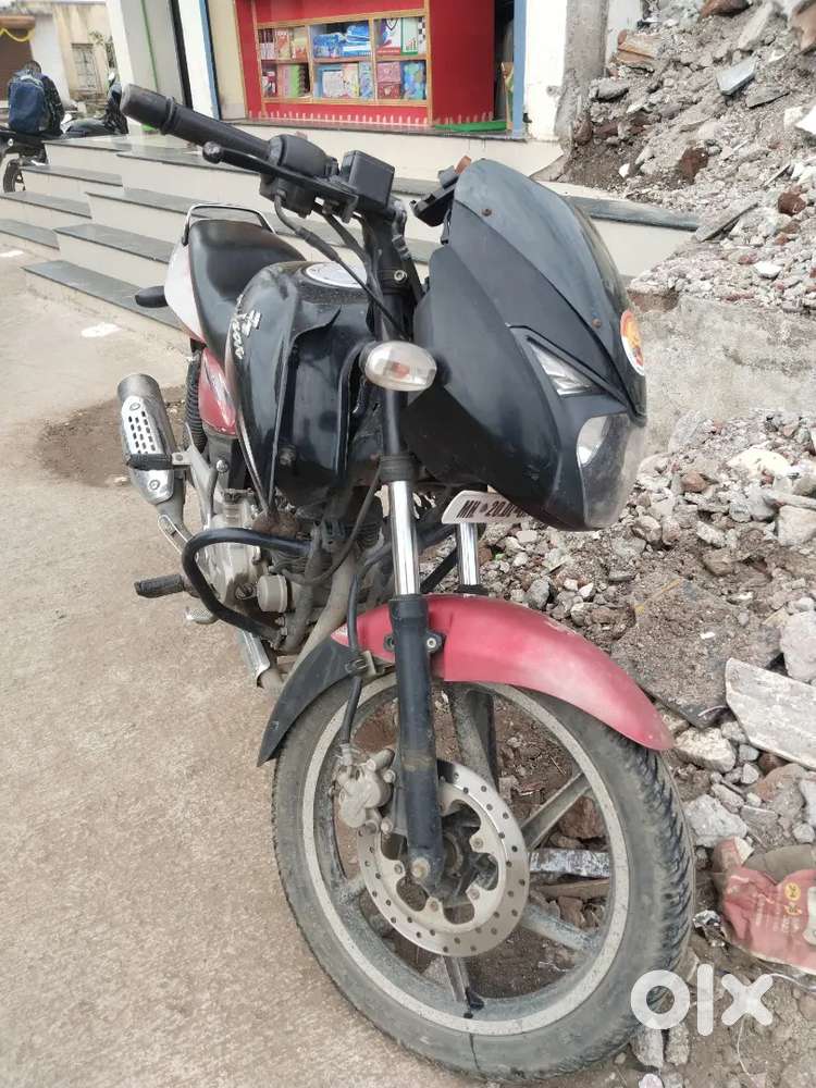 Pulser 150 one hand use