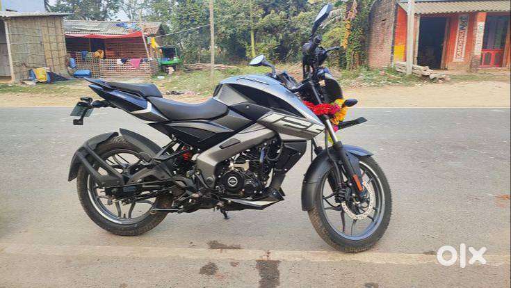 BAJAJ PULSAR NS-125 SHOWROOM CONDITION