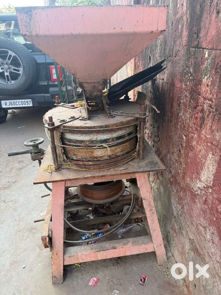 Chaki masale ki pisne ki masin