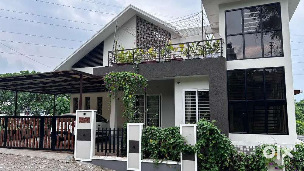 kakkanad  Thevakkal
PLOTT Area  5.300 Cent
4Bhk Attached Price1.45 Cr