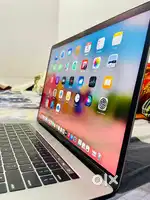 Apple MacBook Pro TouchId and Touchbar