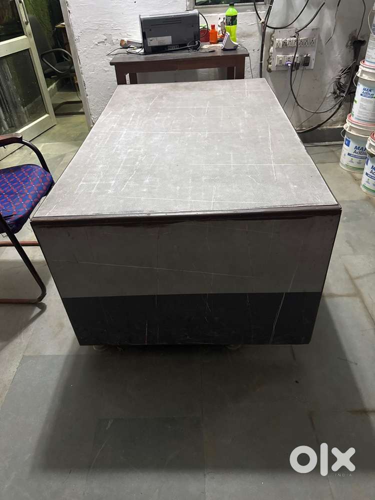 Office table