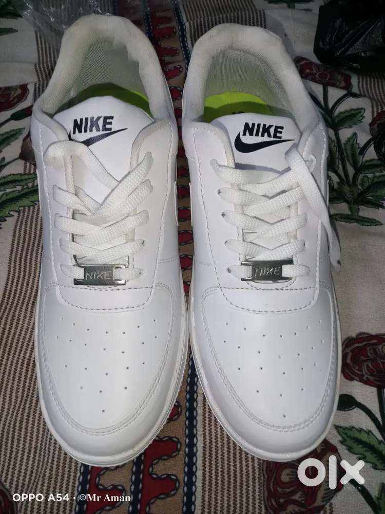 White jordan shoes
