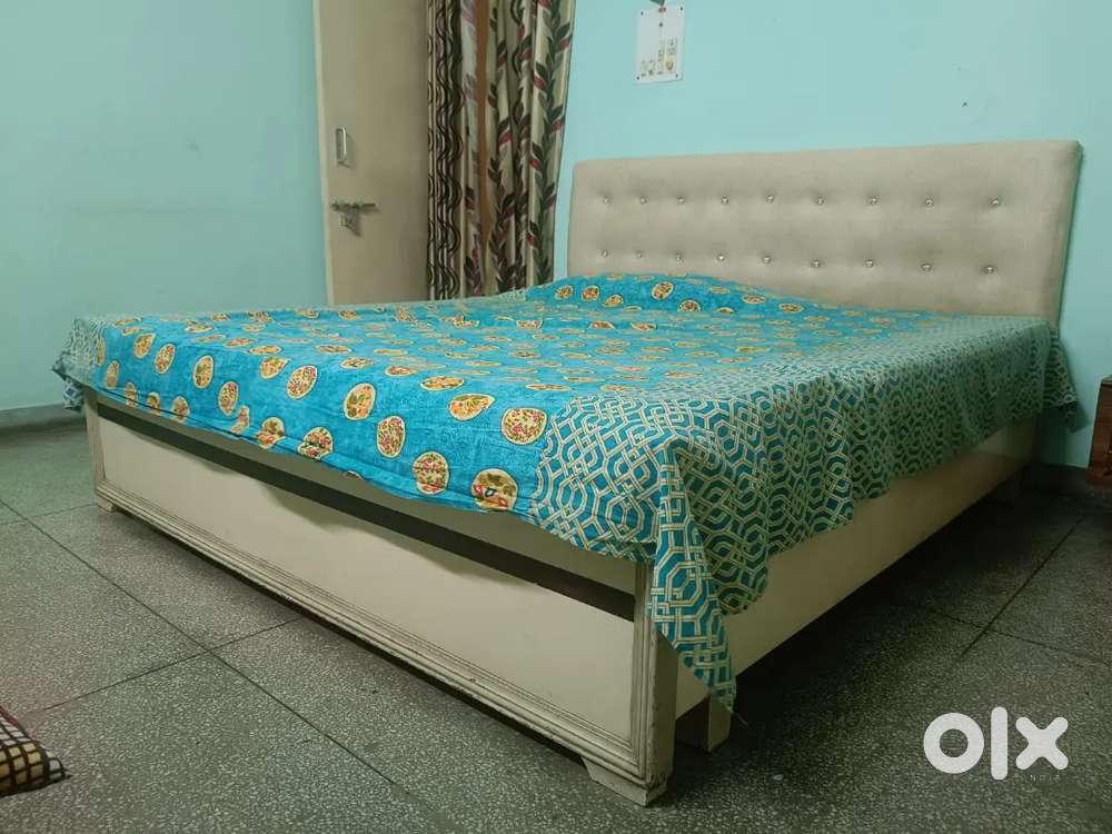 One king size sangwaan bed
