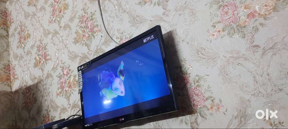 LG 24 inch LED TV in excellent condition for sale