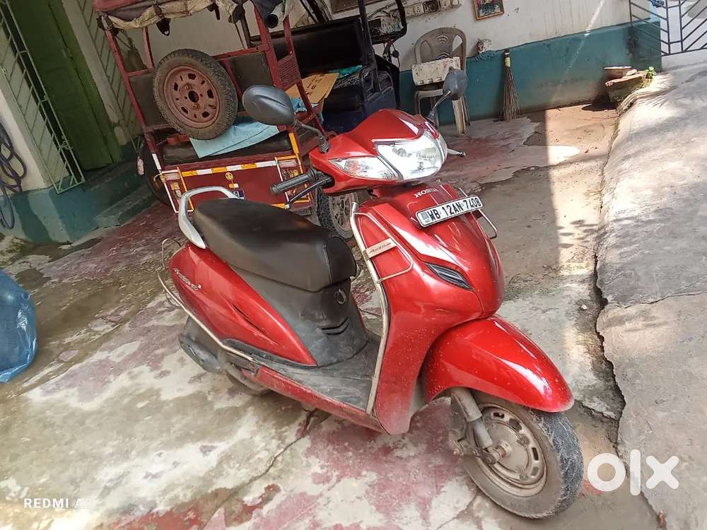 Honda Activa 3g . Good condition and new battery .