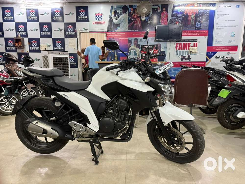 Brand new showroom condition FZ 250 with new tyre