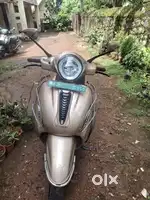 Bajaj chetak premium  battery range 110 KM in full charge