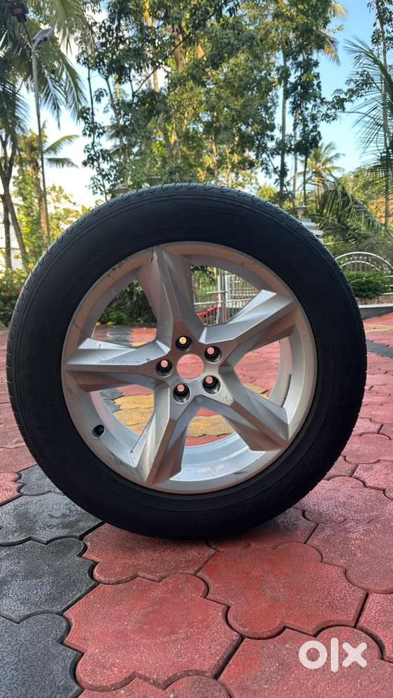 Audi Q7  used factory alloy rim and tyre