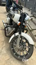 Royal Enfield Bullet 350 Classic White Colour