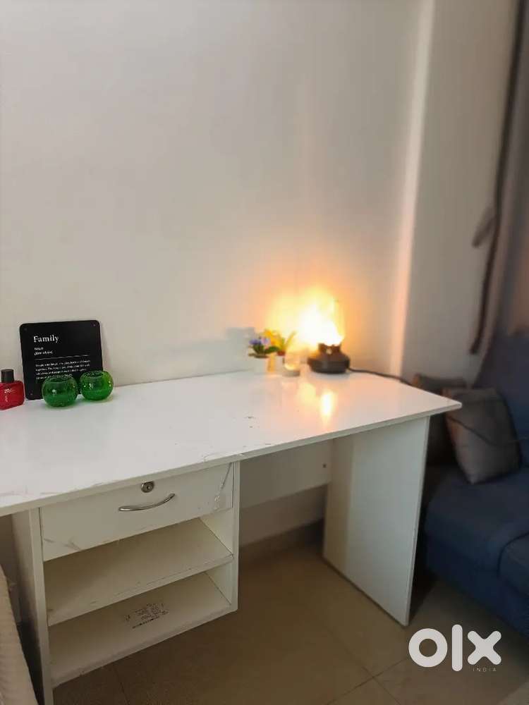 White Computer Table