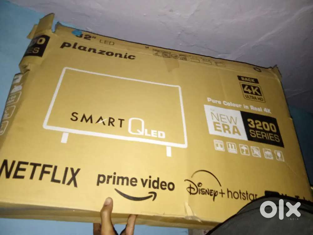 32 inch smart LED TV 6 months use