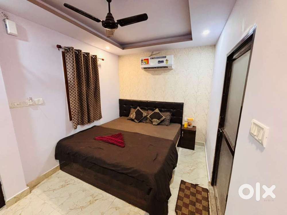 PG Girls Hostel In Sigra On Road