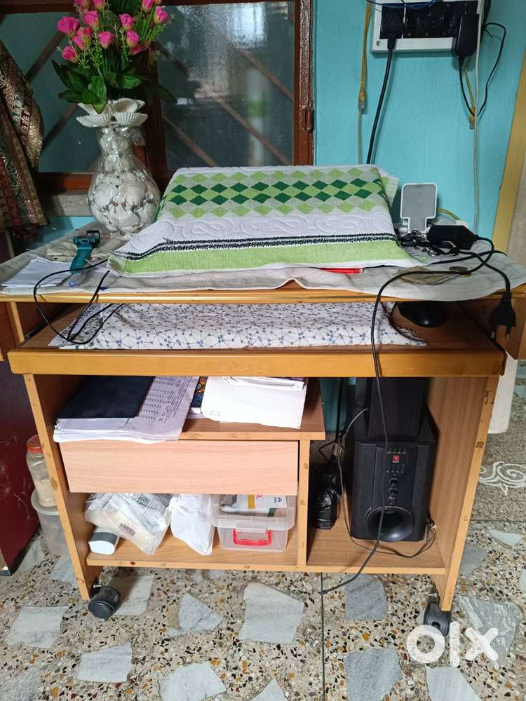 Computer table