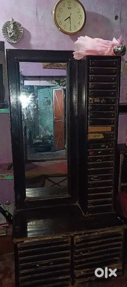 ड्रेसिंग टेबल