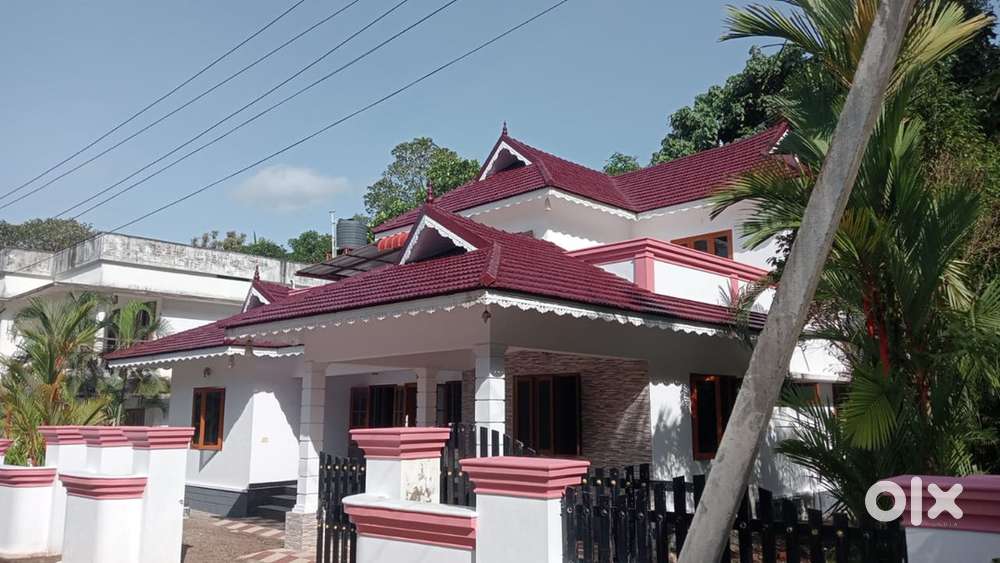 HOUSE.  ETTUMANOOR.    ATHIRAMPUZHA