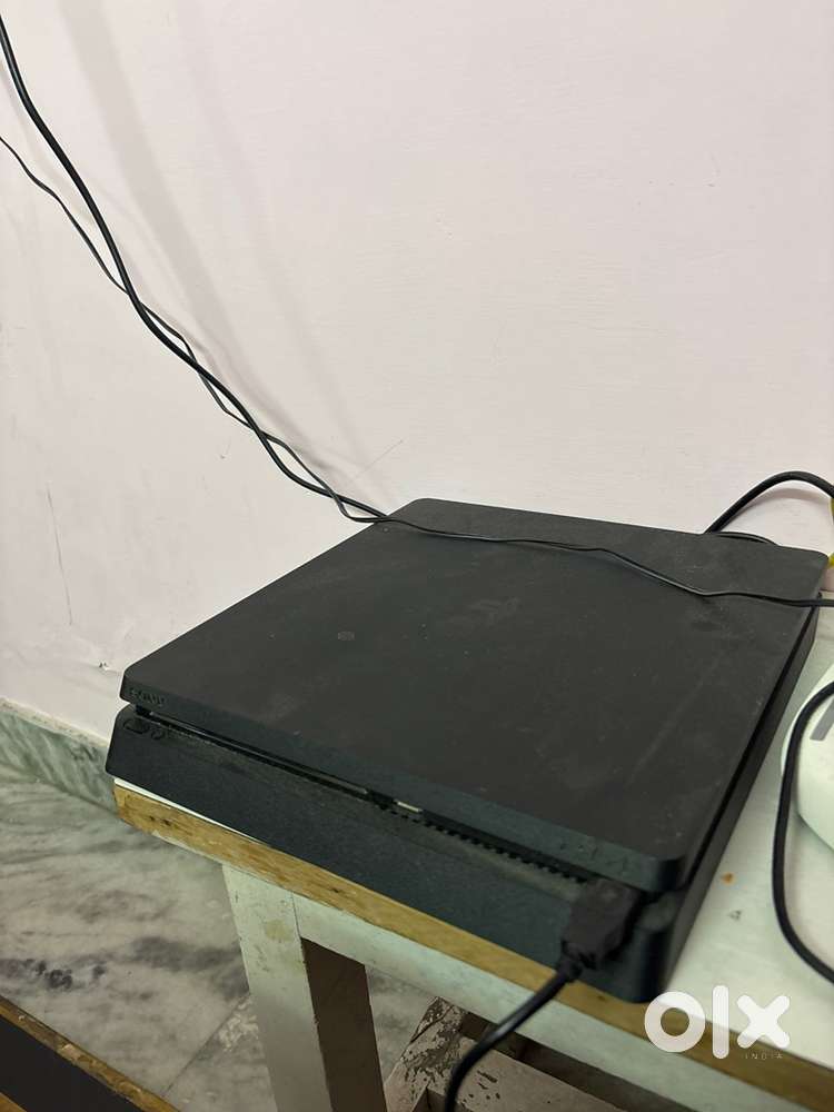 Playstation 4 slim 1 tb