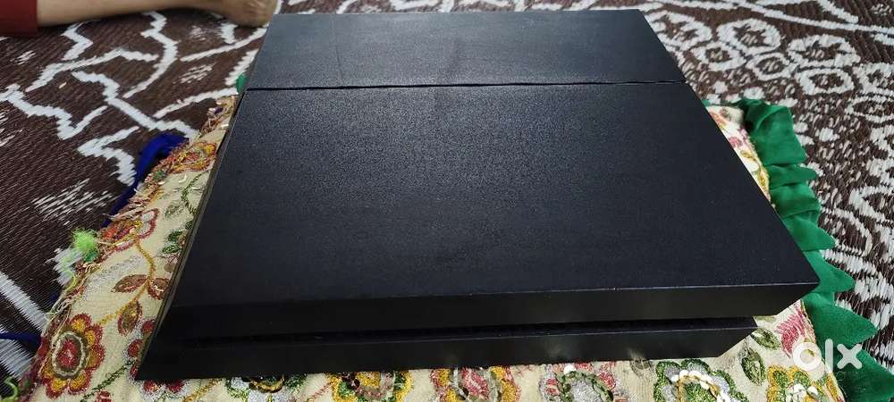 PS4 brand new condition one remote control free