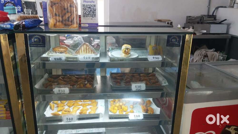 Tea, juices, maggie and omplet master