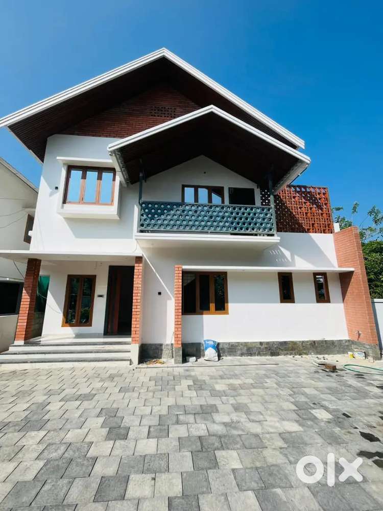 Pottore, 1729 SqFt,5.300cent ,4bhk Villa ,Thrissur
