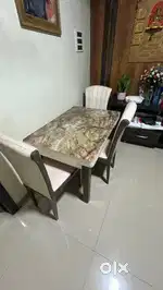 Used expandable wooden dining table in excellent condition