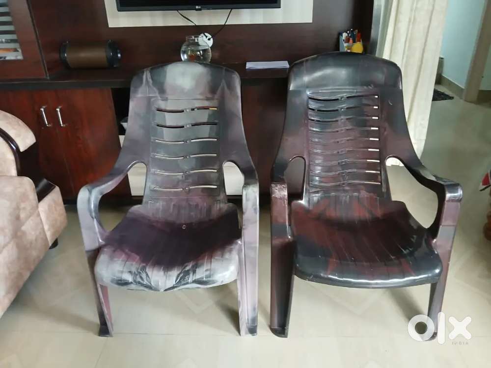 4 Fibre chairs available