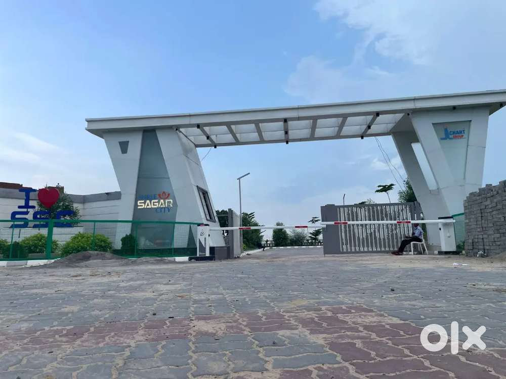 200 Feet road par commercial plot.