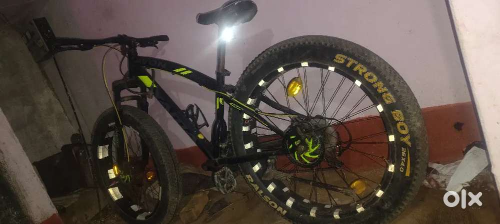 Fate bike with 14th gare double diss breack and front suspension