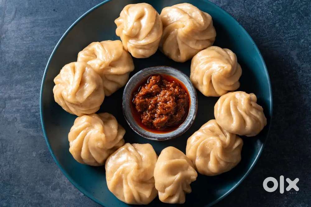 Momos ek stall ko sambhalna hai